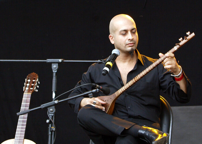 Rozhovor se skladatelem a kytaristou Shahabem Tolouiem