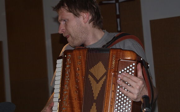 koncert slovinsko-italského dua Jure Tori + Enea Bari ze studia Proglasu 