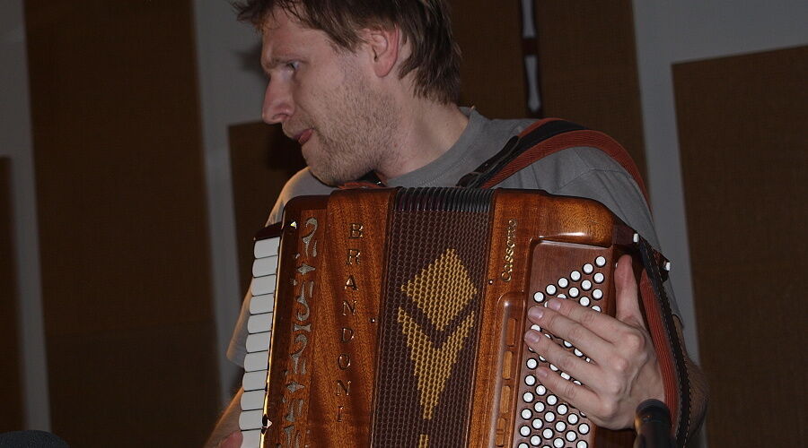 koncert slovinsko-italského dua Jure Tori + Enea Bari ze studia Proglasu 