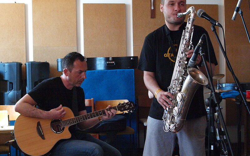 Koncert bosenské skupiny Dubioza kolektiv ze studia Proglasu