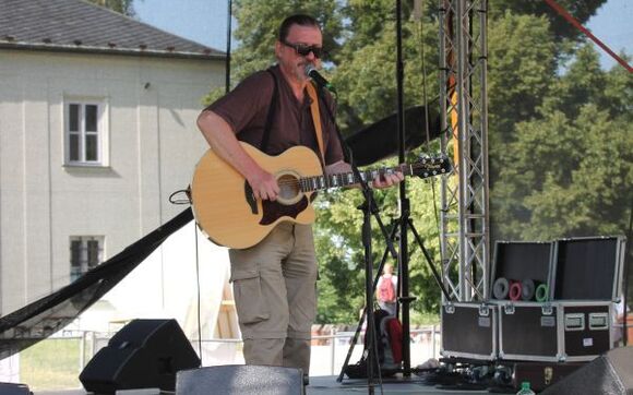 Rozhovor s písničkářem Jakubem Nohou