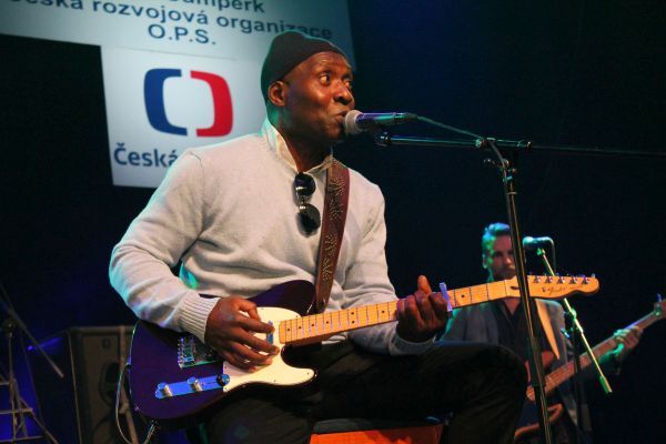 Rozhovor s kamerunským kytaristou Rolandem Tchakountém