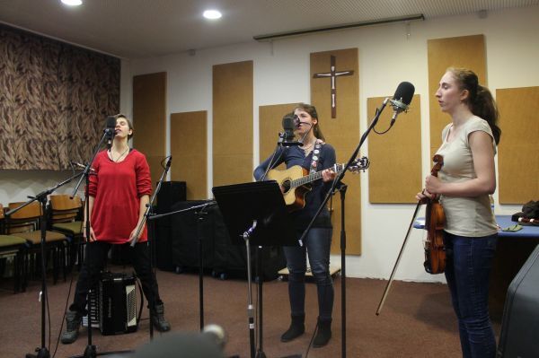 Koncert skupiny HeSki ze studia Proglasu