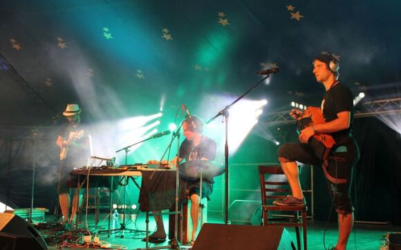 Karantóny – současný český balfolk