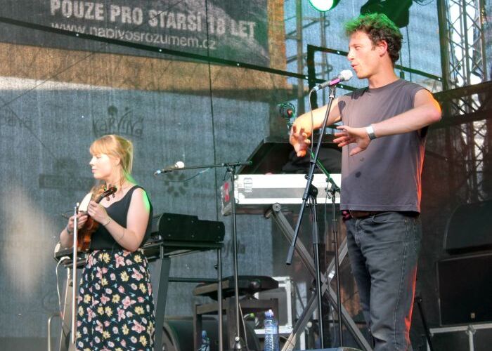 Rozhovor s anglickým písničkářem Samem Lee