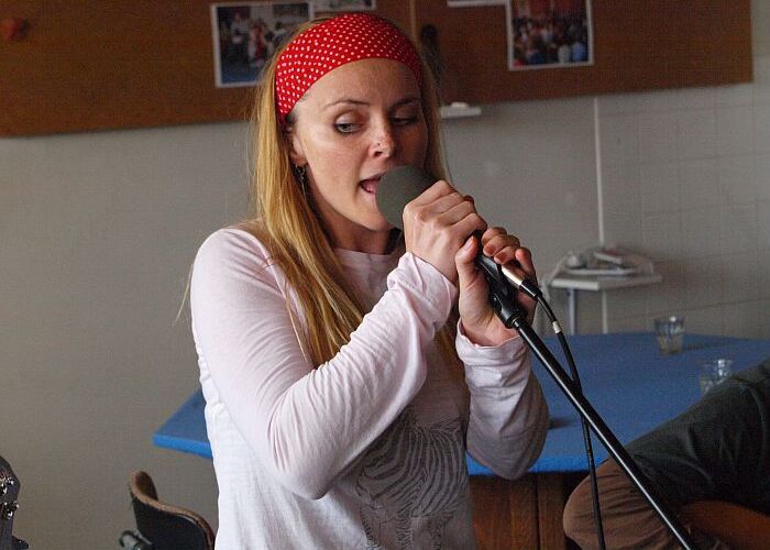 Písničkářka Cat a album Ve vlasech 