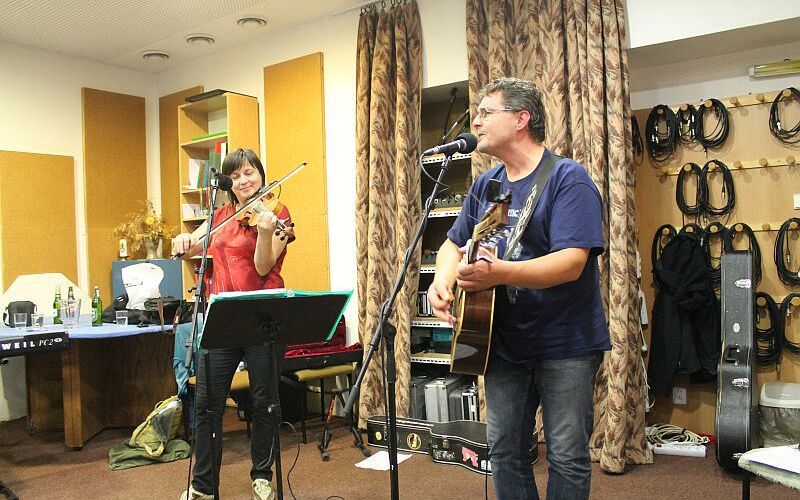 Koncert skupiny A. M. Úlet ze studia Proglasu