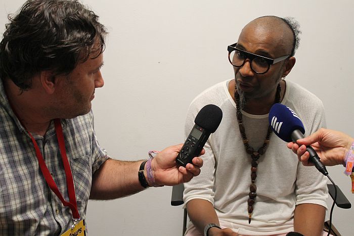 Průzračná voda – Omar Sosa a Seckou Keita