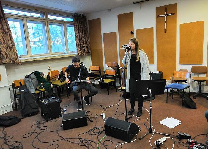 Koncert skupiny Evolet ze studia