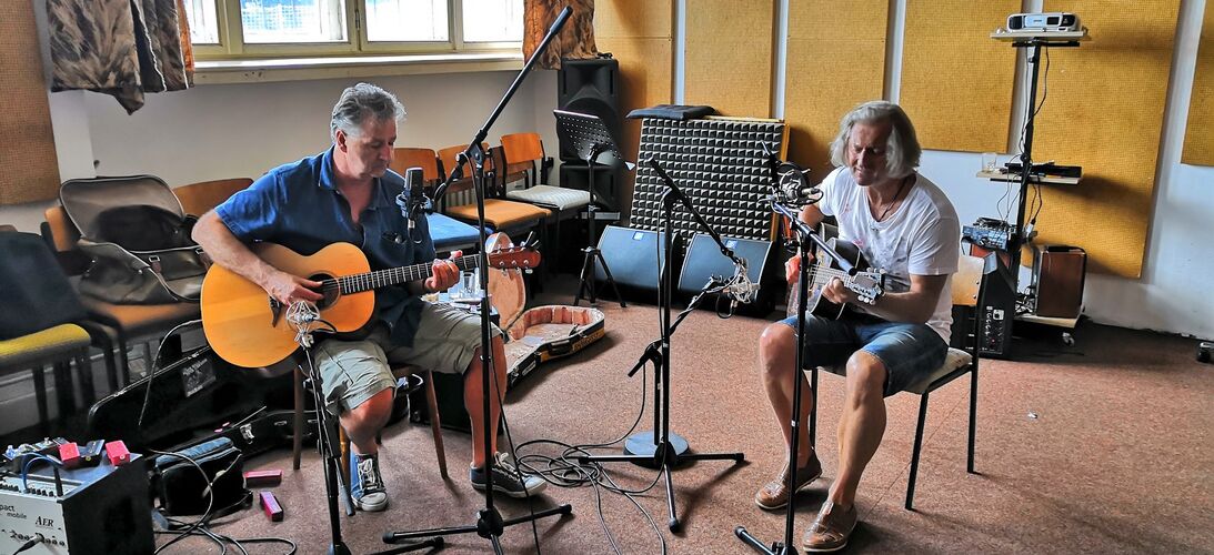 Sir Oliver Mally & Peter Schneider živě ze studia