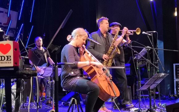 Skupina Vertigo a album Daleko