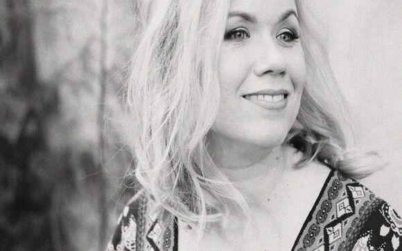 Emmi Kujanpää: Nejprve příběh, potom písně