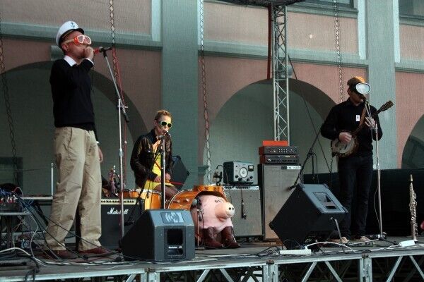 Koncert skupiny Koně a prase ze studia Proglasu