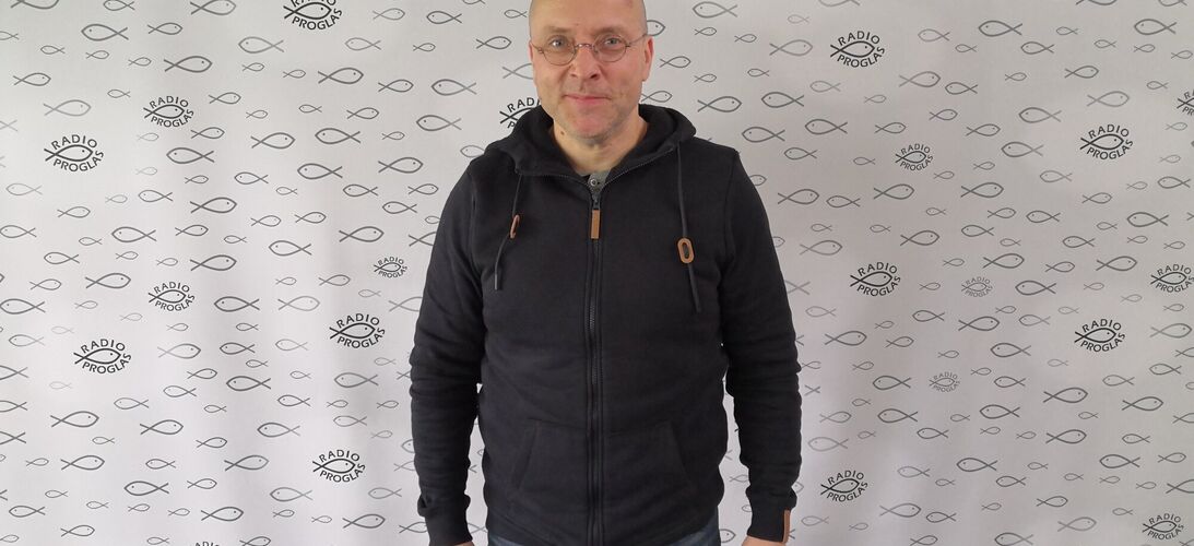 Rozhovor s písničkářem Romanem Hampacherem