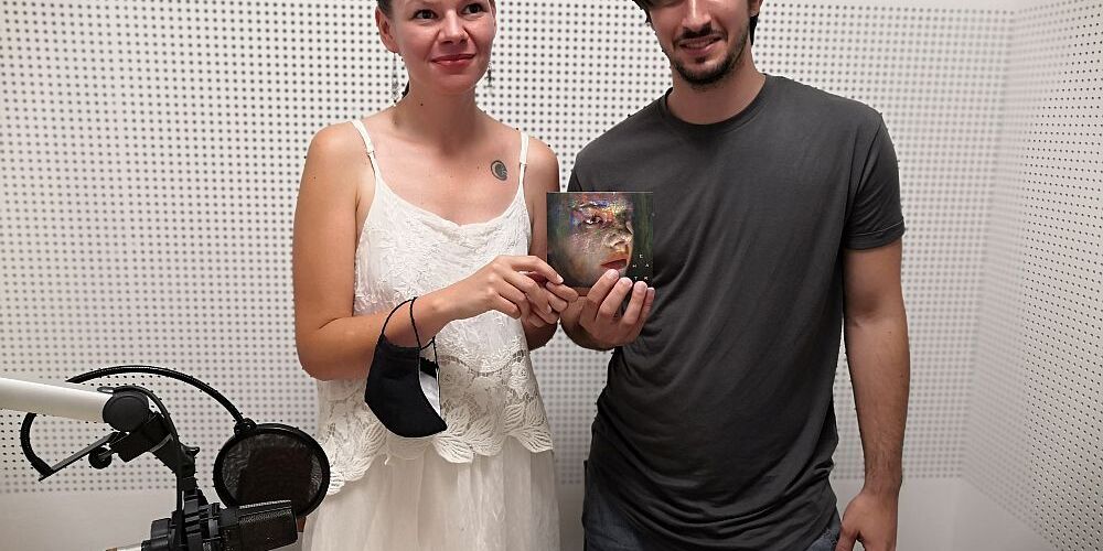 S Ivanou Mer o albu Earth