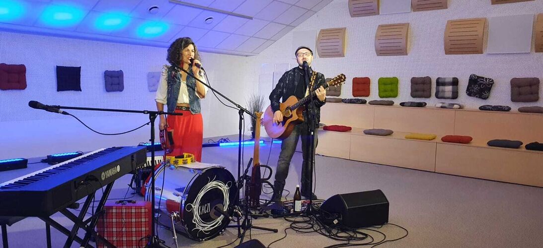 Koncert písničkářky Kaczi ze studia Proglasu