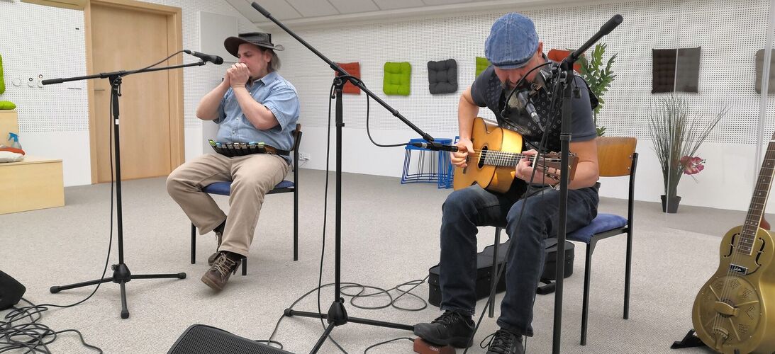 Bluesové duo Bužma a Matěj Ptaszek z koncertního studia