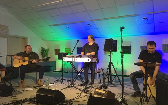 Koncert skupiny Listověj ze studia Proglasu