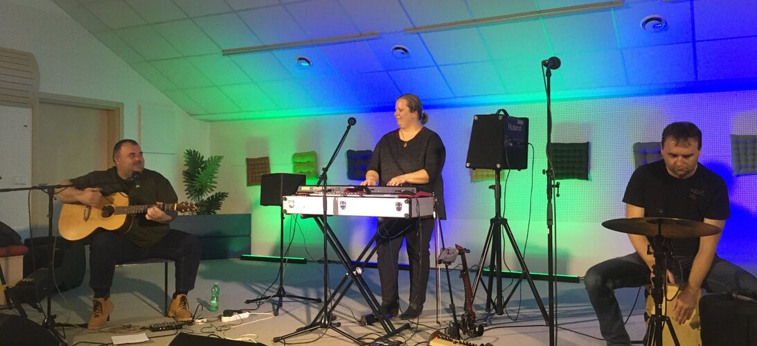 Koncert skupiny Listověj ze studia Proglasu