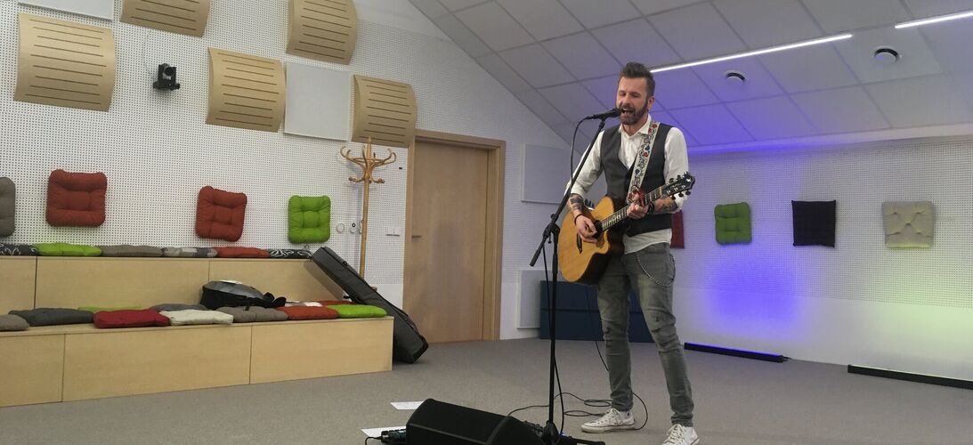 Koncert písničkáře Lásky ze studia Proglasu