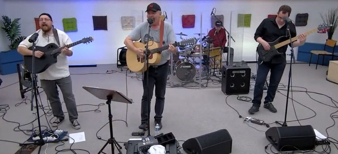 Koncert skupiny Prsten ze studia Proglasu