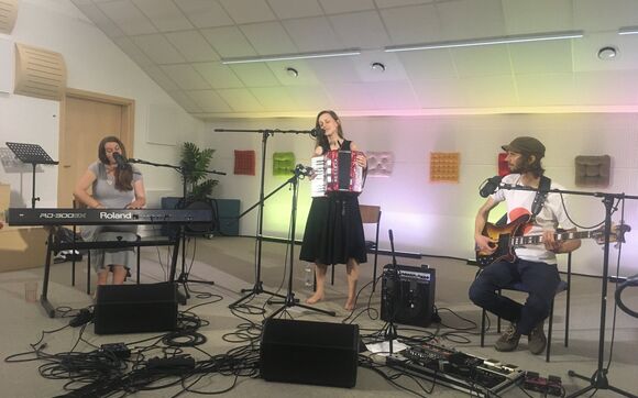 Koncert skupiny eLiška ze studia Proglasu