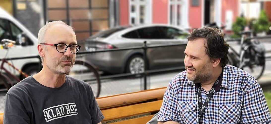 Rozhovor s písničkářem a karikaturistou Mirkem Kemelem