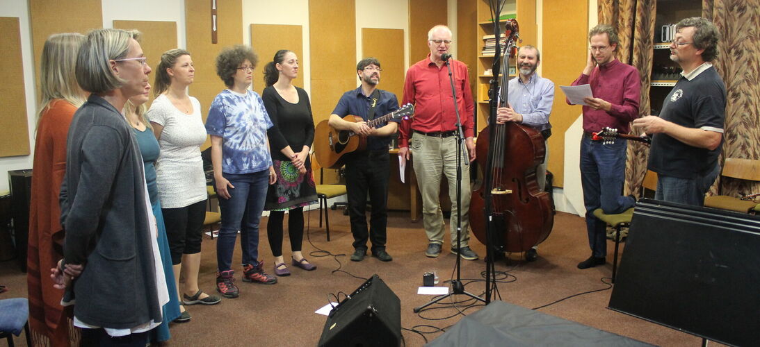 Black Uganda Choir slaví 30 let – koncert ze studia