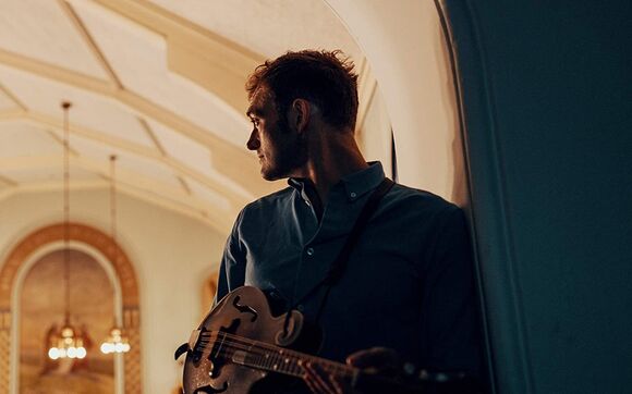 Chris Thile: Bach mě ovlivnil v komponování vlastních skladeb