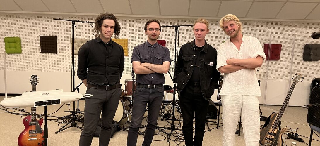 Koncert skupiny Šamanovo zboží ze studia Proglasu