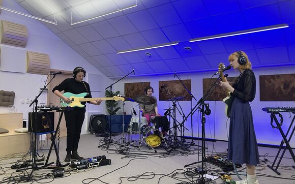 Koncert skupiny Obligatne ze studia Proglasu