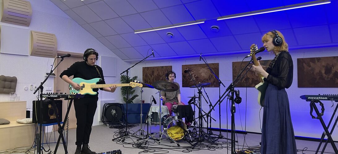 Koncert skupiny Obligatne ze studia Proglasu