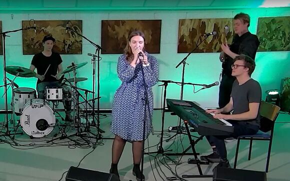 Koncert skupiny Michael to Castle ze studia