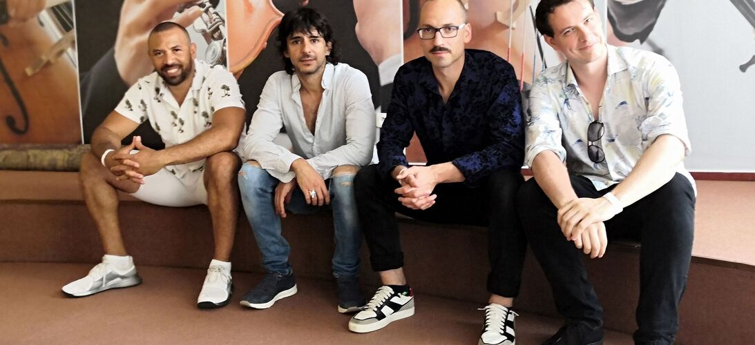 Rozhovor s mezinárodní skupinou Los Duendes