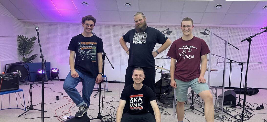 Koncert skupiny SkAunk ze studia