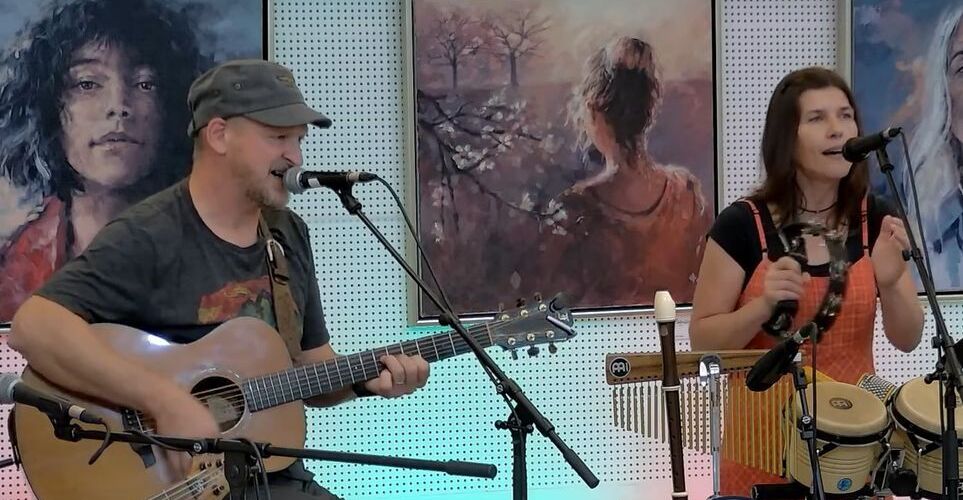 Koncert skupiny ForFolk ze studia Proglasu