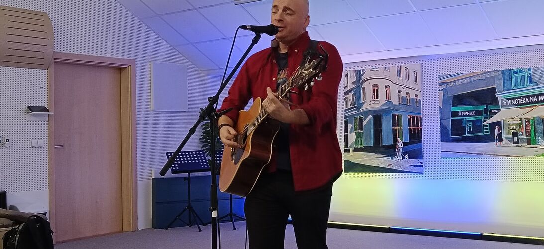 Damask Rose – koncert ze studia