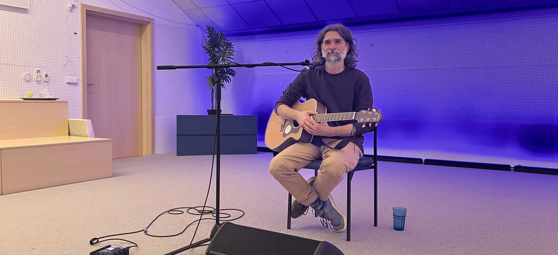 Juraj Jordán Dovala živě z Koncertního studia