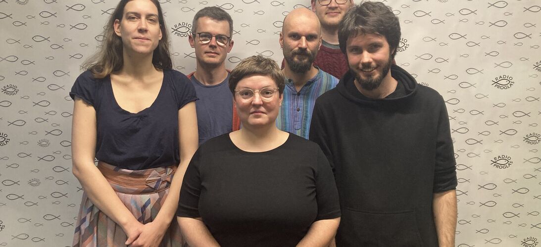 Koncert skupiny Chapadla ze studia Proglasu