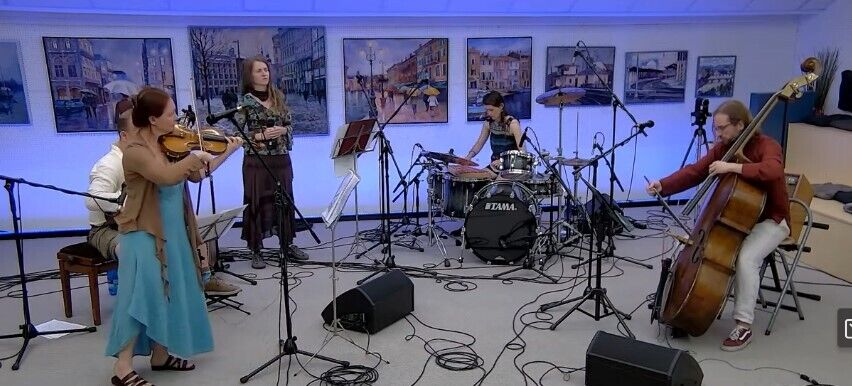 Koncert skupiny Diva Gilea ze studia Proglasu