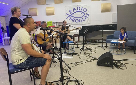 Koncert skupiny Šestý nesmysl ze studia Proglasu