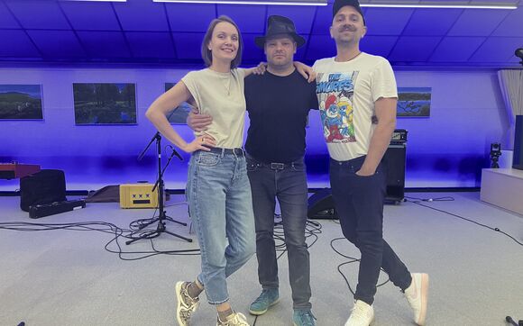 Koncert skupiny Koňe a prase ze studia Proglasu