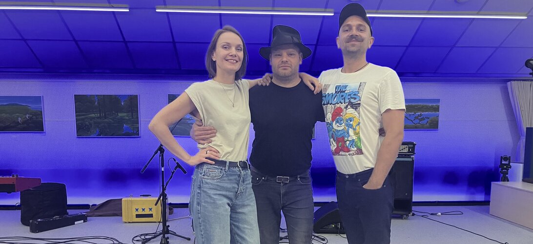 Koncert skupiny Koňe a prase ze studia Proglasu