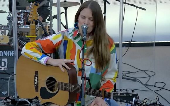 Vladivojna La Chia představuje Břehy – živě z Koncertního studia