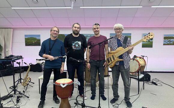 Koncert skupiny Noví kumpáni ze studia Proglasu