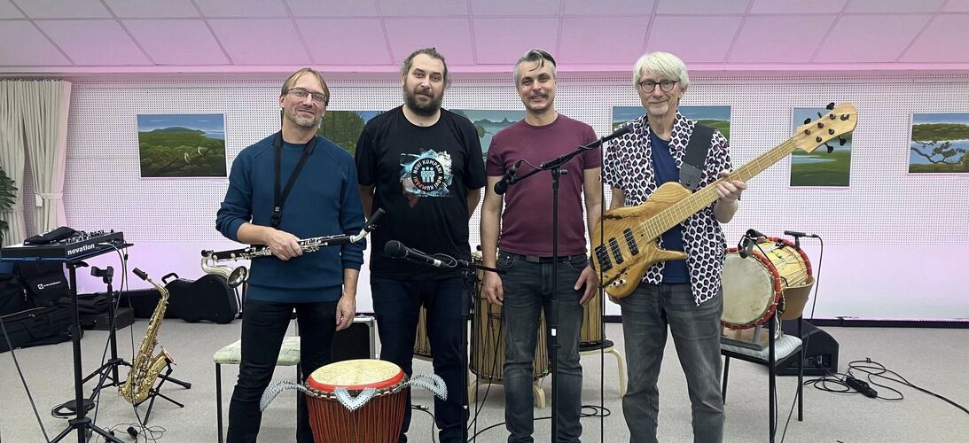 Koncert skupiny Noví kumpáni ze studia Proglasu