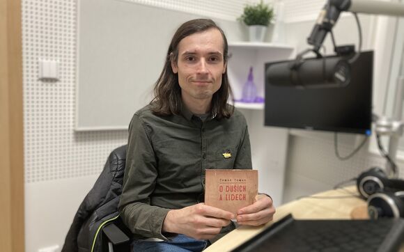 Rozhovor s písničkářem Tomášem Tomanem