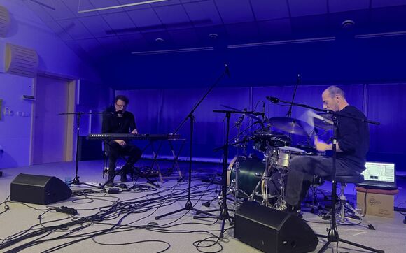 Tomáš Hrubiš & Martin Čech (Prismatic) živě z Koncertního studia