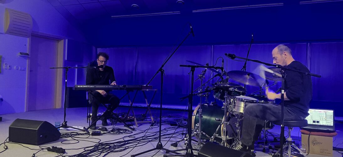 Tomáš Hrubiš & Martin Čech (Prismatic) živě z Koncertního studia