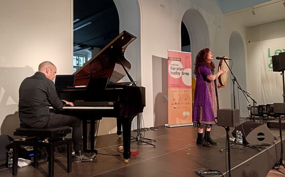 Mahsa Vahdat a copánky jako symbol radosti